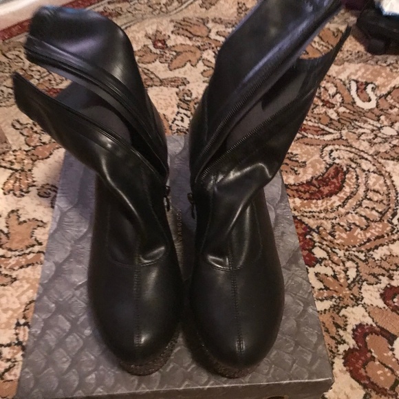 Used size 8 Black/rhinestone on bottom Boots - Picture 1 of 7